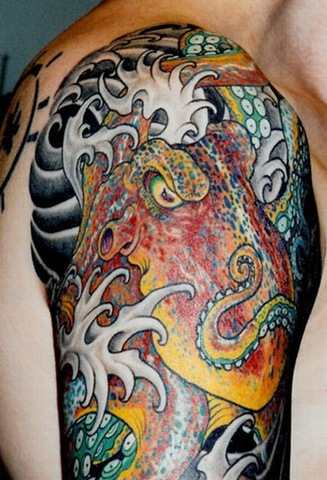 riesgo tatuaje.  o un tatuaje es totalmente inofensivo. Existen ciertos riesgos y 