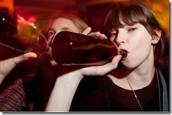 adolescentes-bebiendo-alcohol